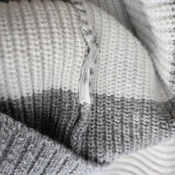 Hollister womens size small oversized white gray stripe long sleeve sweater - Picture 5 of 7